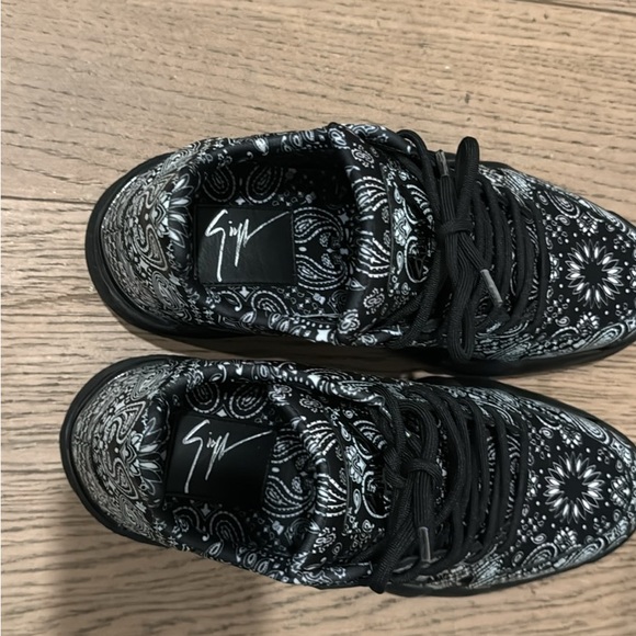 Talon Paisley Print Worn inside once can not fit me, brand new - Picture 2 of 5